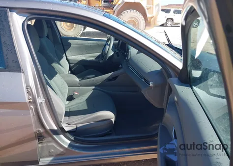 2023 Hyundai Elantra Sel z USA, uszkodzony, nr VIN KMHLM4AG9PU477531